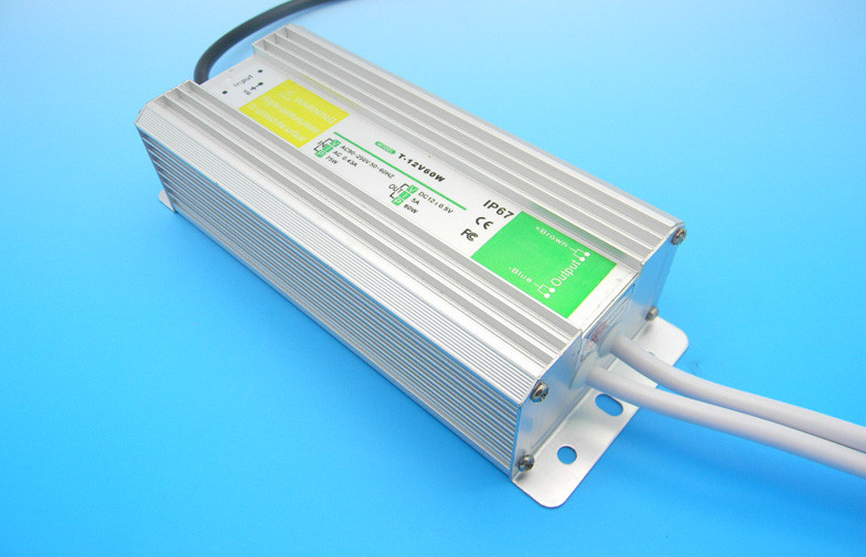 60w o capacitor eletrolítico de alumínio IP68 waterproof o motorista constante do diodo emissor de luz da corrente da fonte de alimentação