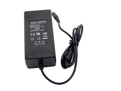 C.A. regulada portátil 110V do adaptador 60W da alimentação de DC da C.A. da tensão - 220V, adaptador de um poder de 12 volts