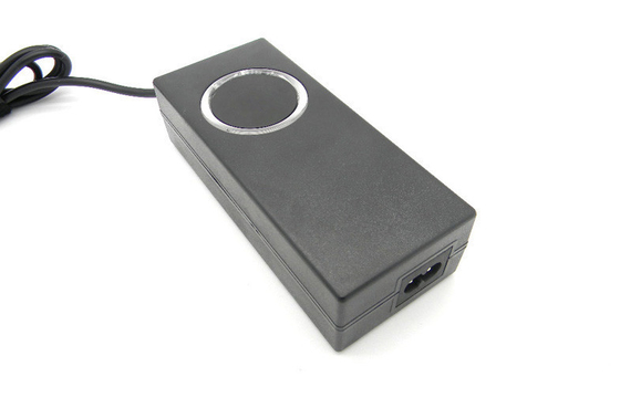 O CE Certificates C.A. 90W ao adaptador universal do poder do portátil da C.C. sobre a proteção atual