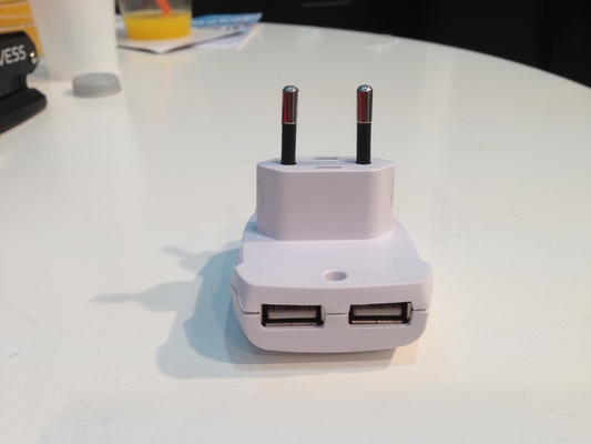 2.1A brancos Dual a tomada do Eu do carregador do adaptador da alimentação CA do carregador da parede do Usb, 100 - 240v