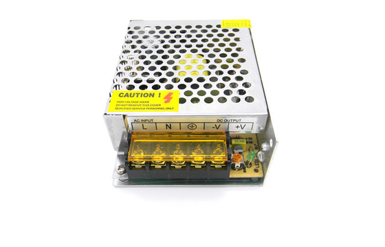 O diodo emissor de luz ilumina a C.A. ao adaptador da alimentação de DC Sobre o curto-circuito da tensão 60Watt