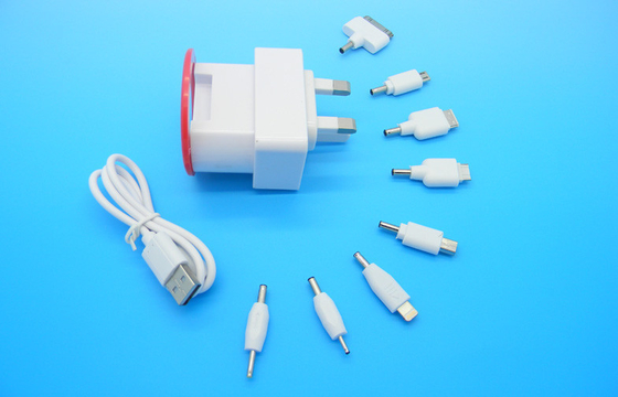 A tomada BRITÂNICA universal atual constante do carregador 5V 2.0A do curso de USB, FCC peça 15B