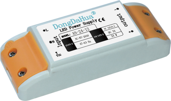 A tensão constante do plástico conduziu o período de longa vida da fonte de alimentação da C.C. 24v/12v 2A da fonte de alimentação