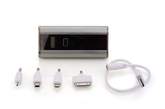 Fonte de alimentação móvel do telefone móvel/carro 5V com o diodo emissor de luz 7800MAH