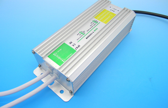 60w o capacitor eletrolítico de alumínio IP68 waterproof o motorista constante do diodo emissor de luz da corrente da fonte de alimentação