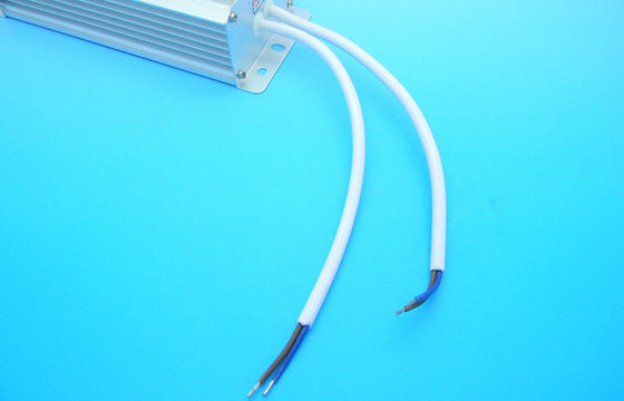 60w o capacitor eletrolítico de alumínio IP68 waterproof o motorista constante do diodo emissor de luz da corrente da fonte de alimentação