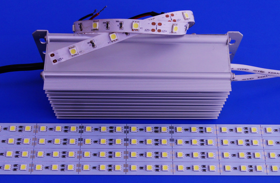 A alimentação conduzida Ip67 da luz de rua do alumínio fonte uma eficiência elevada de 100 watts