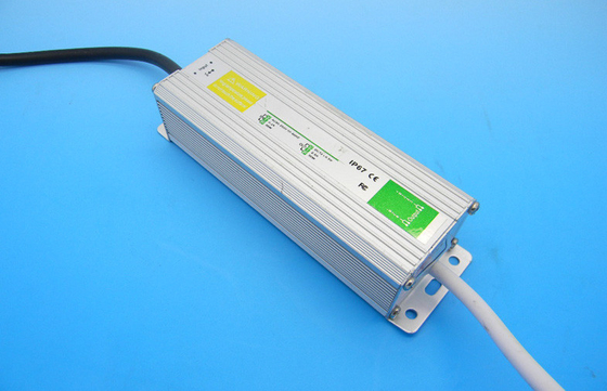 Efficency alto 30W waterproof a fonte de alimentação para a corrente constante 12V da compatibilidade electrónica IP67 da luz do diodo emissor de luz