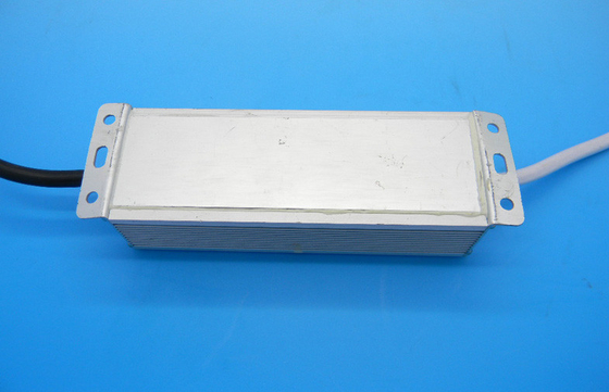 Efficency alto 30W waterproof a fonte de alimentação para a corrente constante 12V da compatibilidade electrónica IP67 da luz do diodo emissor de luz