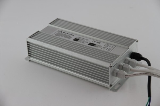 motorista impermeável exato 200W 8300mA do diodo emissor de luz da C.C. 24V, motorista da luz do diodo emissor de luz da compatibilidade electrónica de EPA3050B
