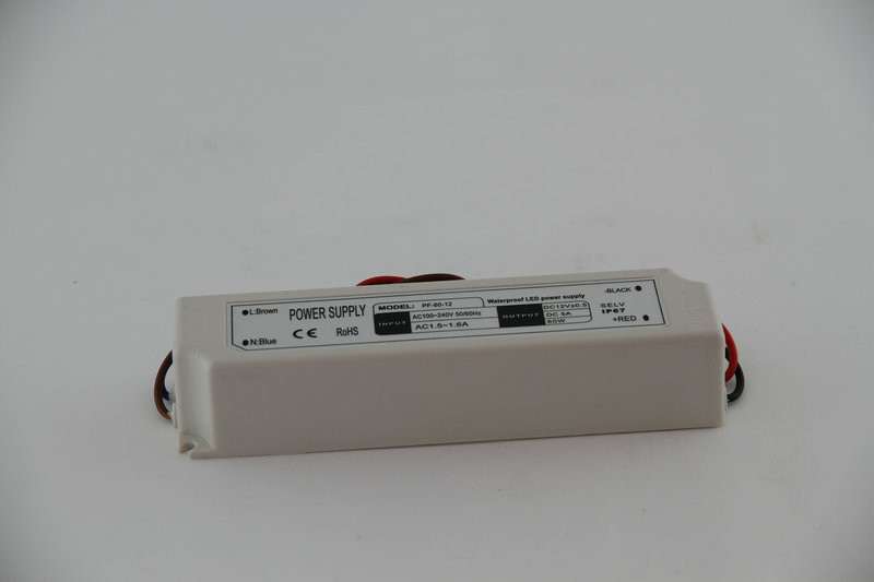 C.A. constante impermeável do motorista 120V do diodo emissor de luz da tensão de IP67 60W, caixa plástica isolada
