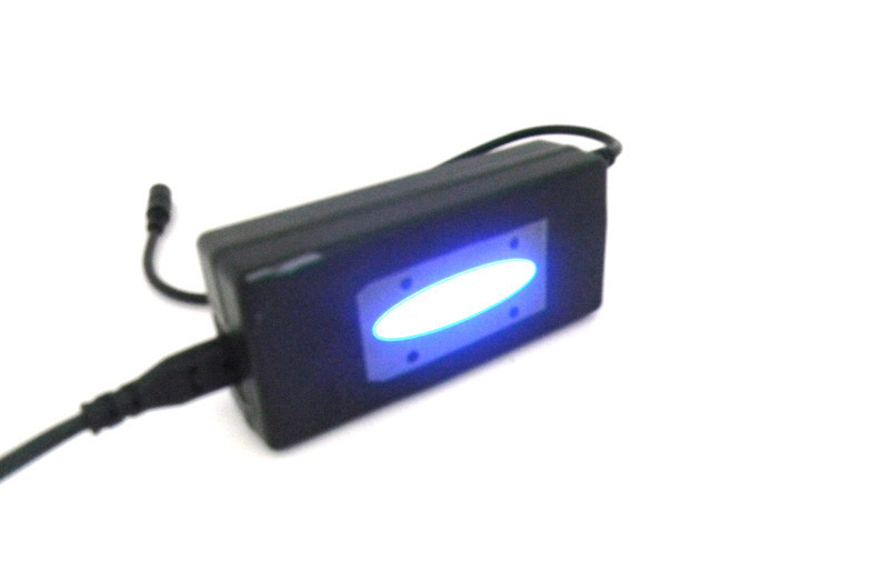 Adaptador universal 5V automático 2.1A USB do poder do portátil do Reino Unido/E.U. 90W com diodo emissor de luz